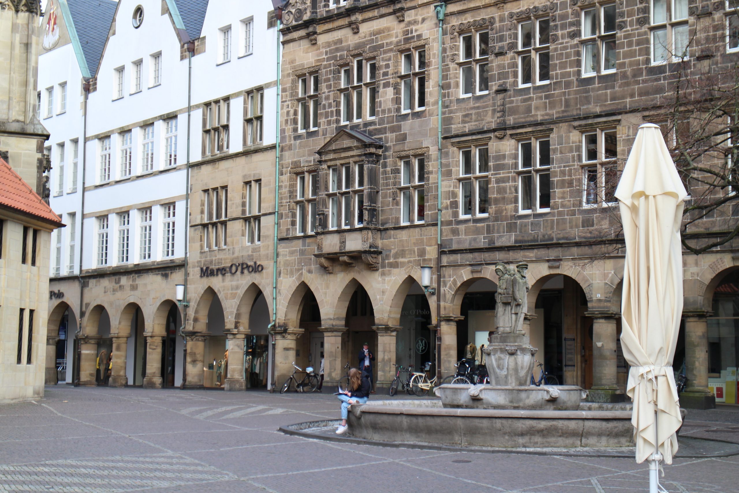 Der Brunnen an der Lambertikirche.